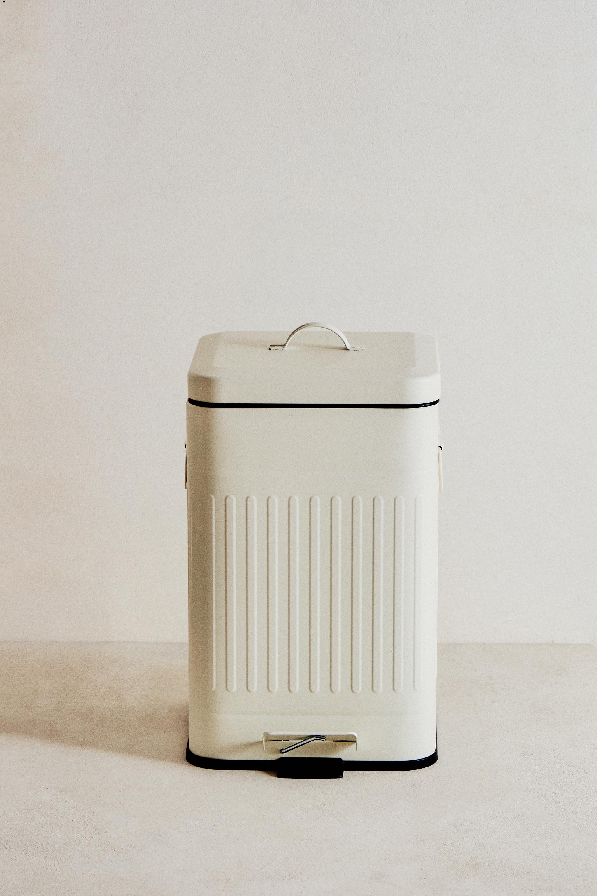 MINI KITCHEN TRASH CAN